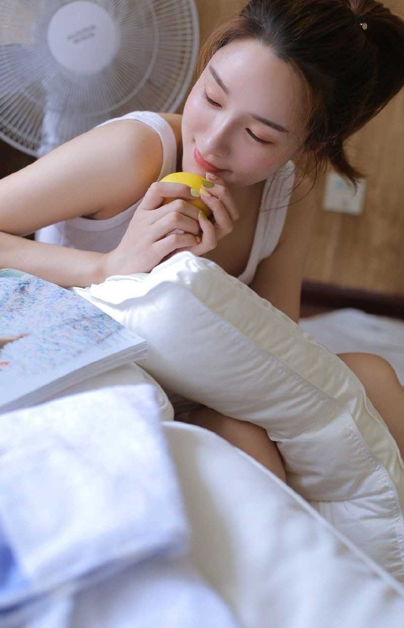 清纯养眼日韩美女水嫩精致五官内衣诱人香艳