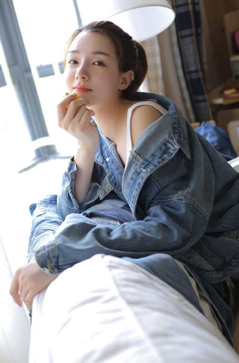 清纯养眼日韩美女水嫩精致五官内衣诱人香艳