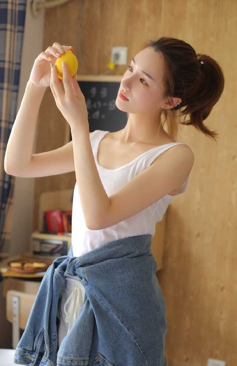 清纯养眼日韩美女水嫩精致五官内衣诱人香艳