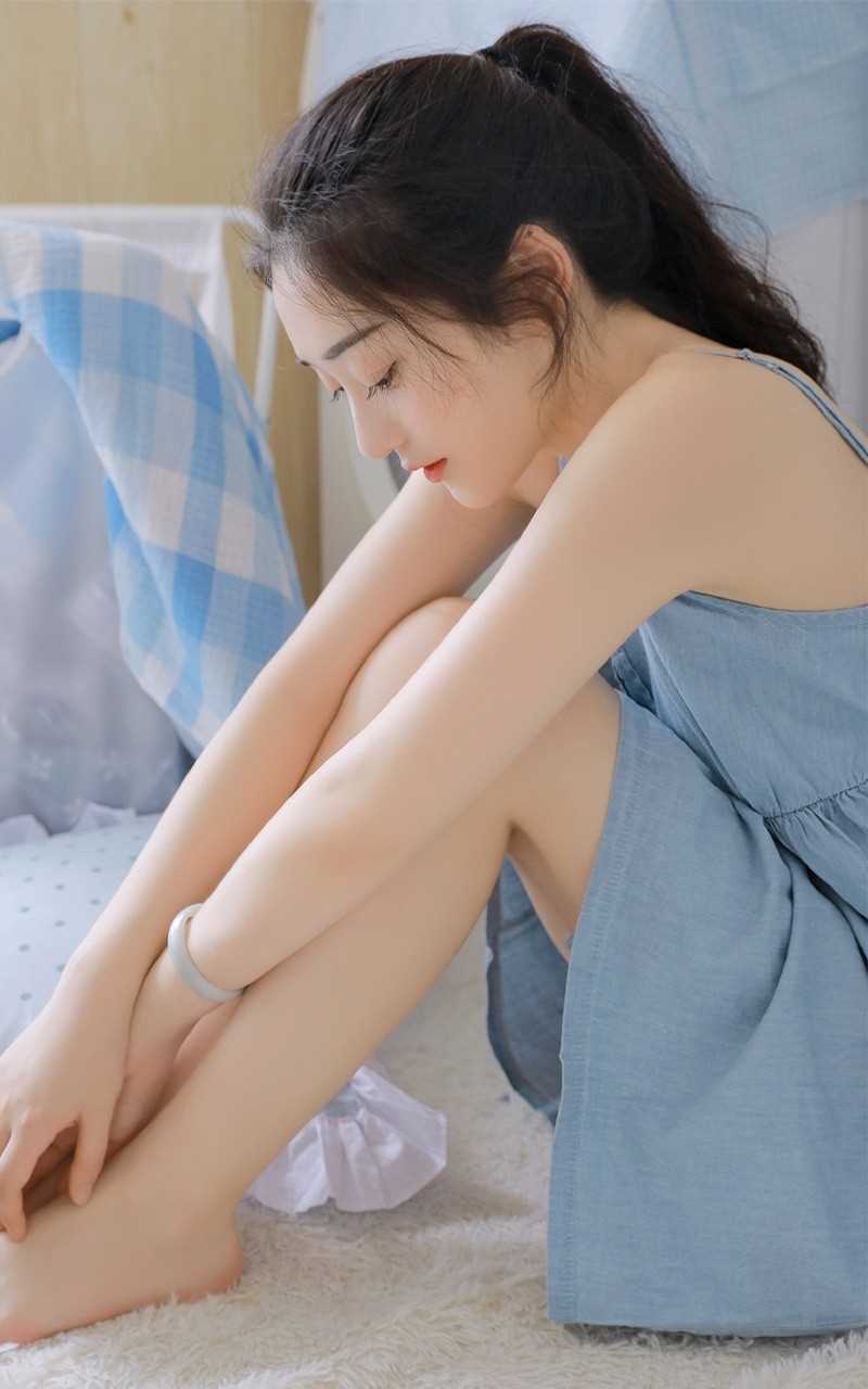 清纯萌妹子精致锁骨杏眼流波魅惑销魂美女照片