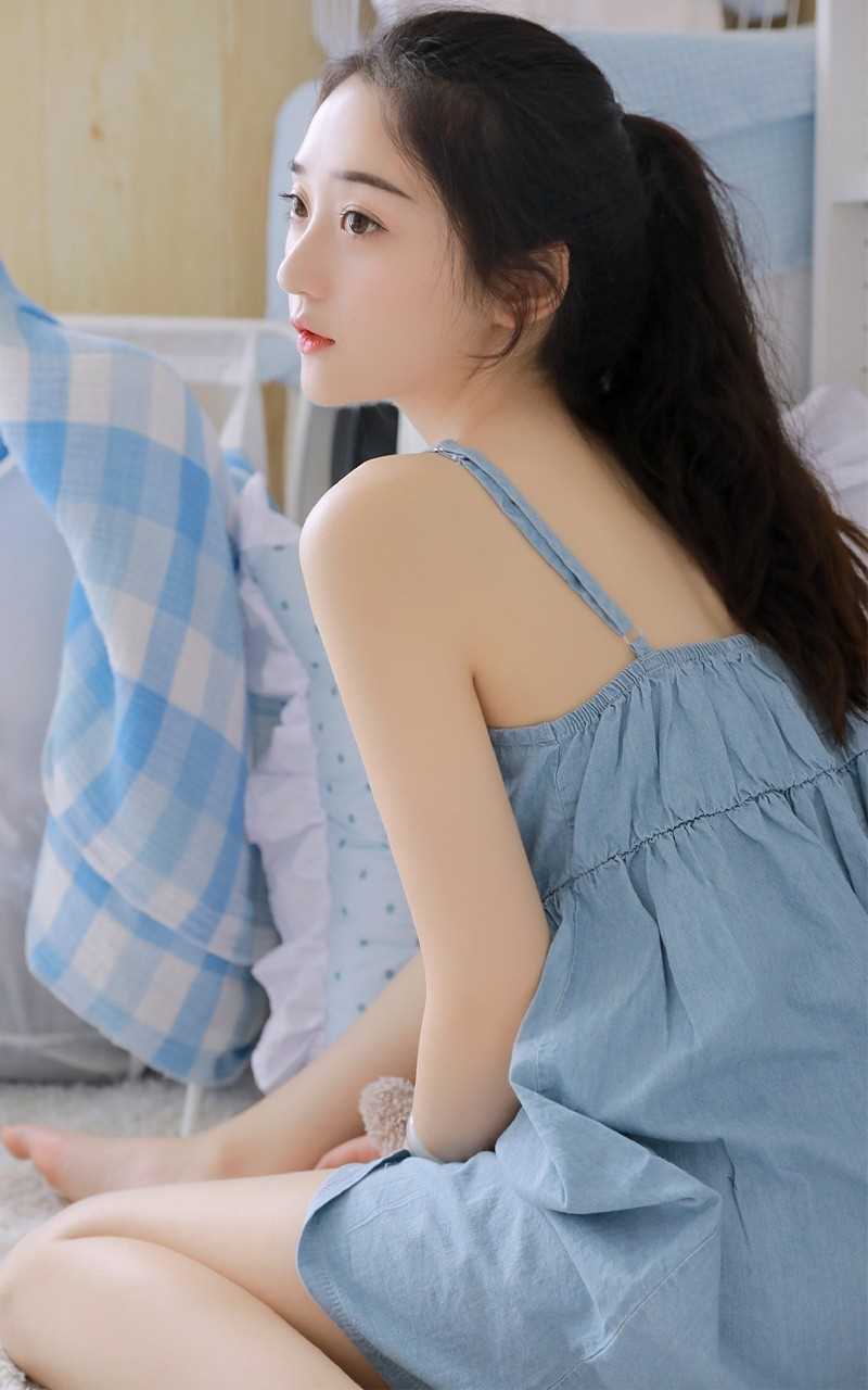 清纯萌妹子精致锁骨杏眼流波魅惑销魂美女照片