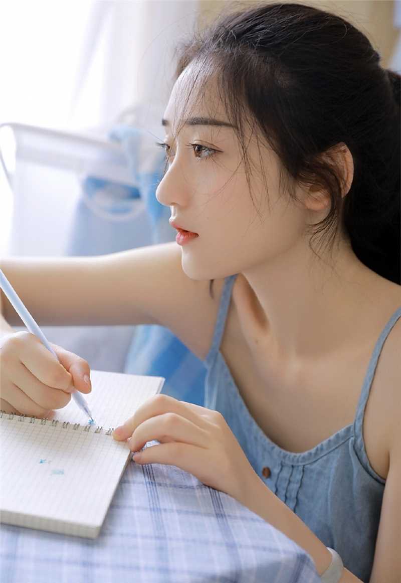 清纯萌妹子精致锁骨杏眼流波魅惑销魂美女照片