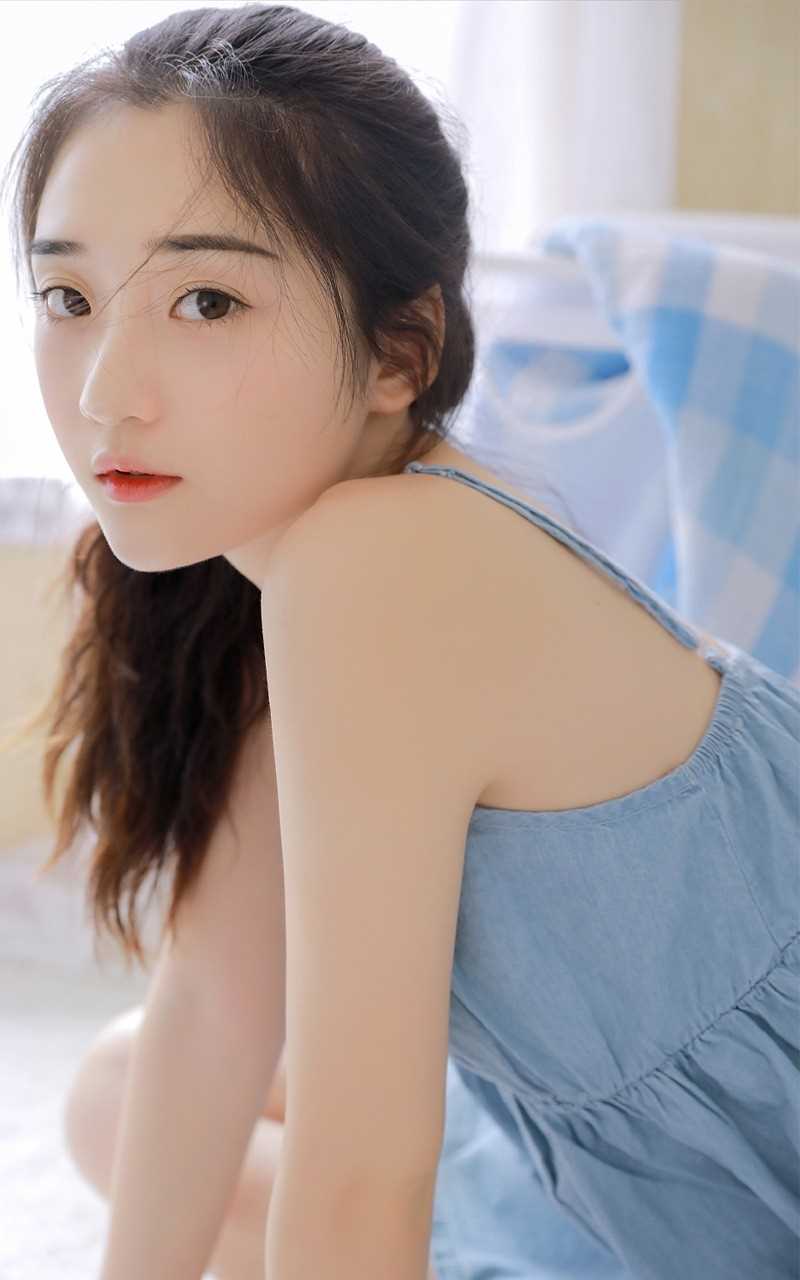 清纯萌妹子精致锁骨杏眼流波魅惑销魂美女照片