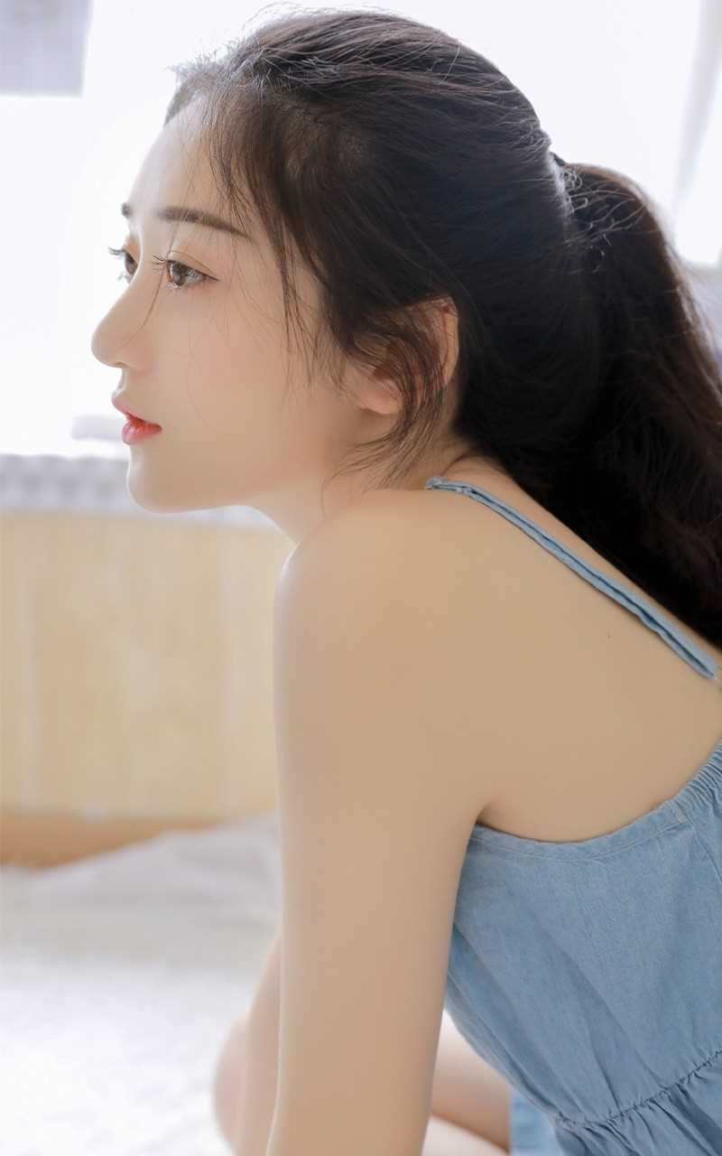 清纯萌妹子精致锁骨杏眼流波魅惑销魂美女照片