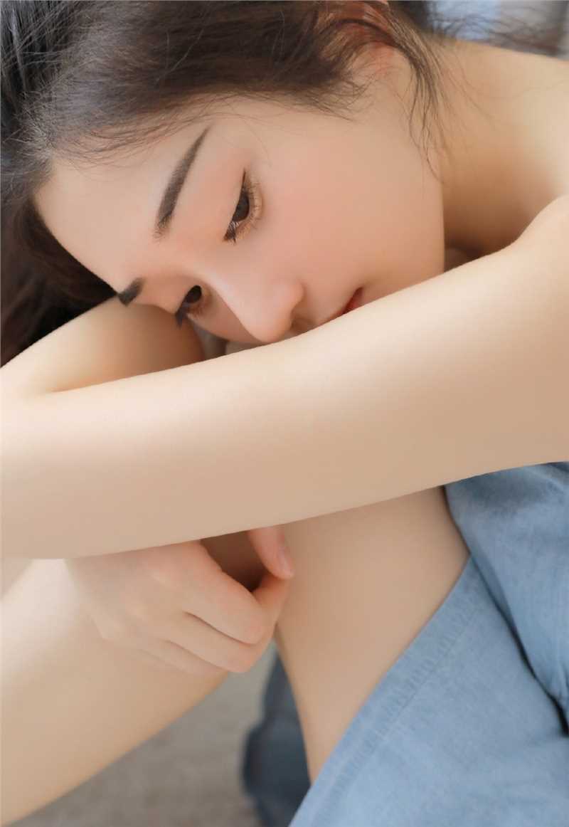 清纯萌妹子精致锁骨杏眼流波魅惑销魂美女照片