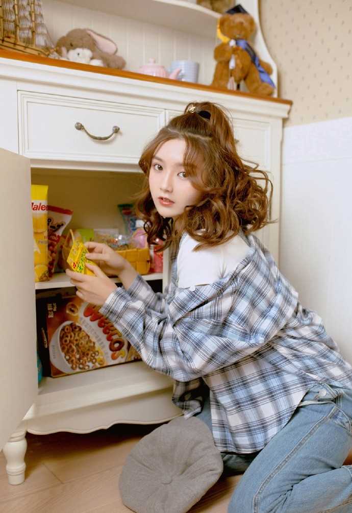 特别专辑活泼俏皮美女个性可爱丸子头清纯甜美图片