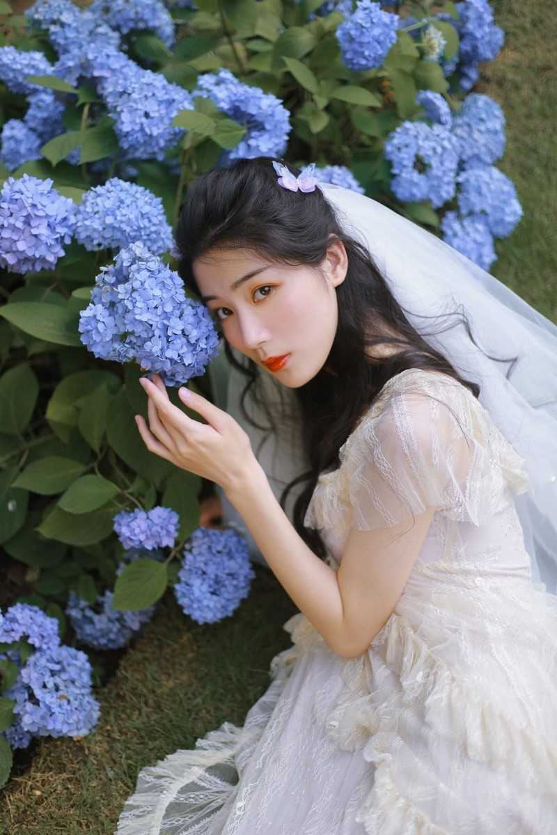 优质治愈清纯养眼的婚纱白裙美女蕾丝花海唯美浪漫相册