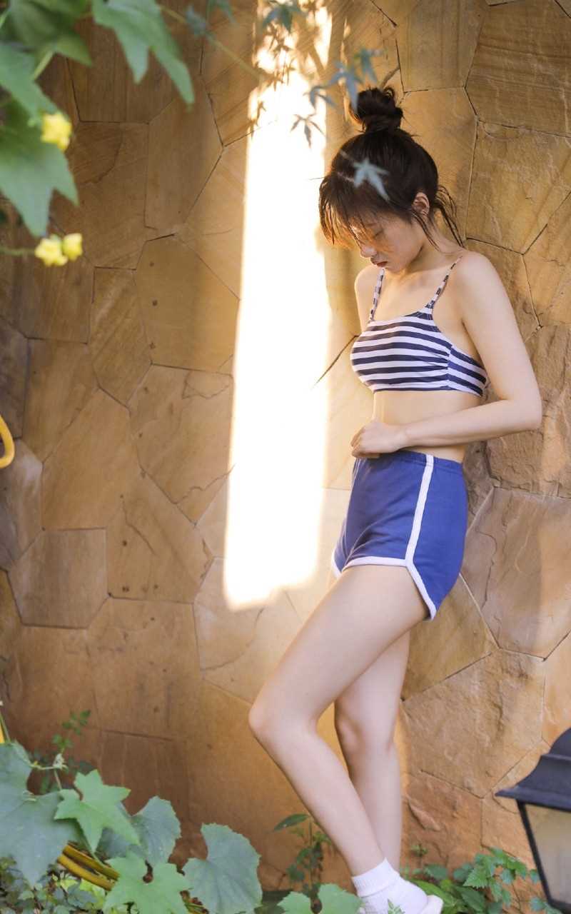 精选居家美女条纹内衣清纯养眼氧气未成年短裤长腿图册