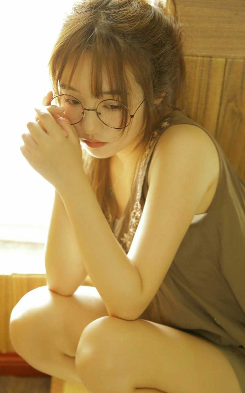 精选极品漂亮幼嫩宅女丰满天然长腿翘臀未成年萝莉清纯图册