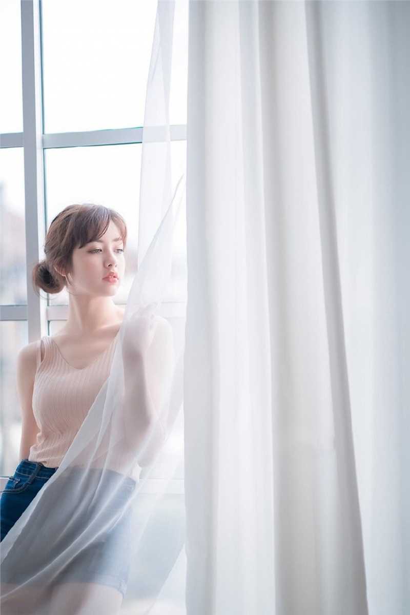 特别专辑大胸的美女吊带漂亮雪白香肩清纯诱人图片