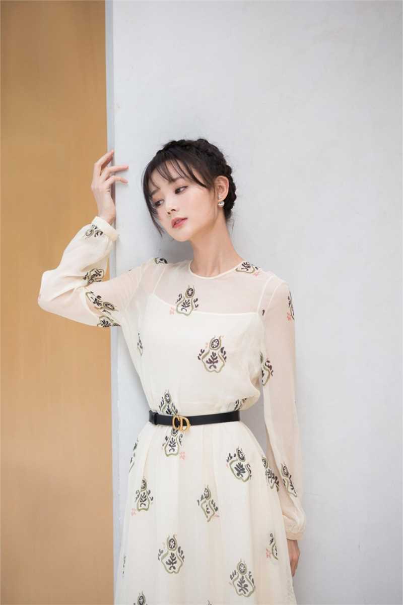 最新甜美气质少女李一桐淑雅清纯养眼明星图片壁纸
