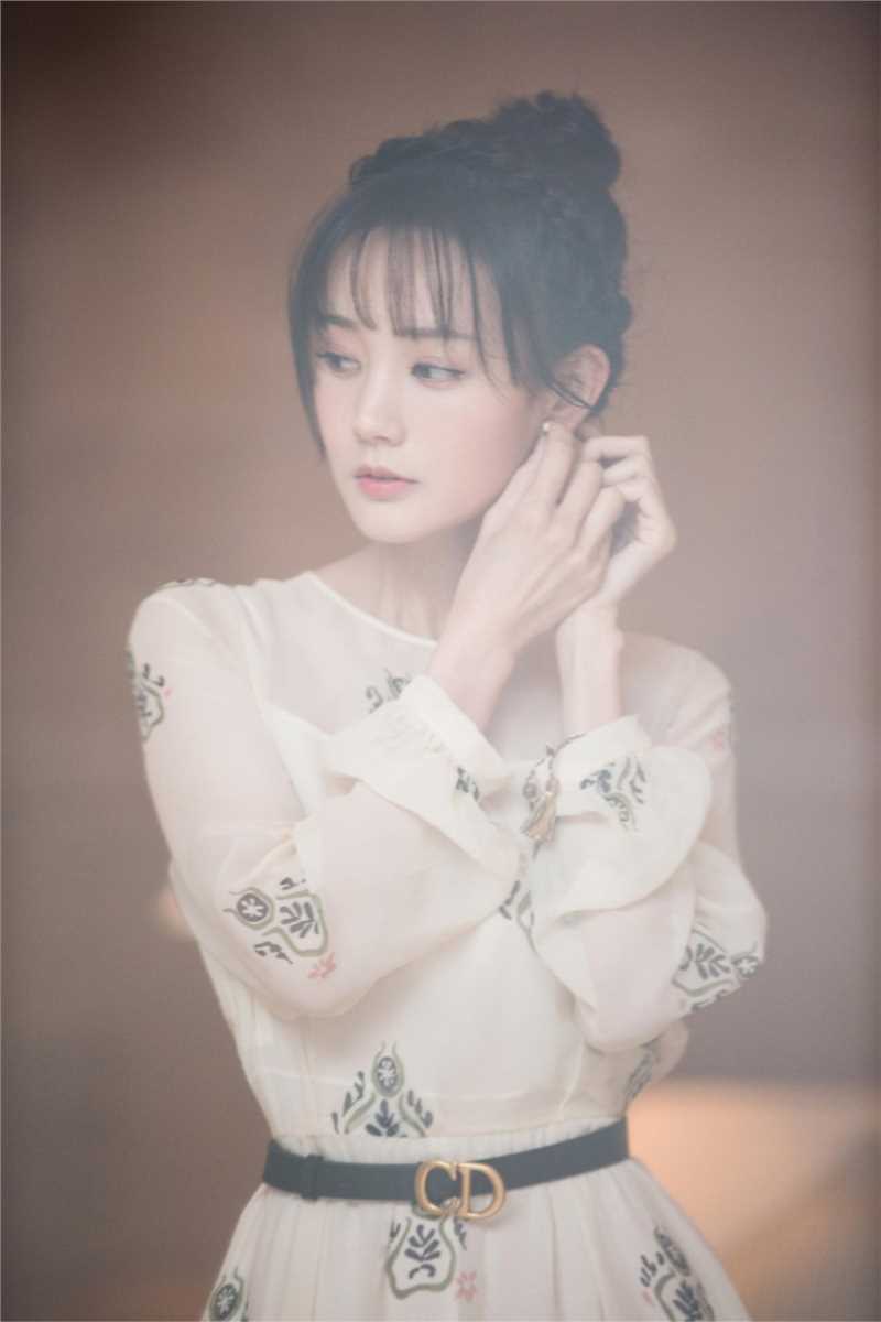 最新甜美气质少女李一桐淑雅清纯养眼明星图片壁纸