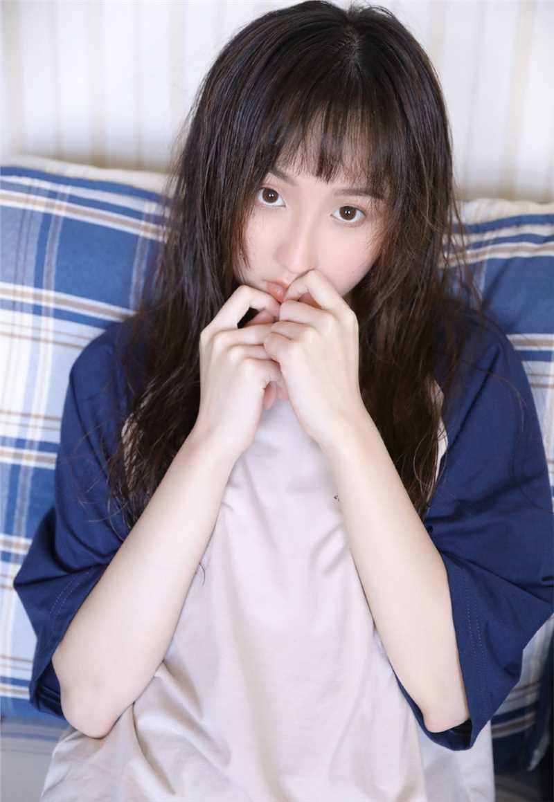 精选元气软妹乖巧可人美女慵懒居家自然养眼清纯图册