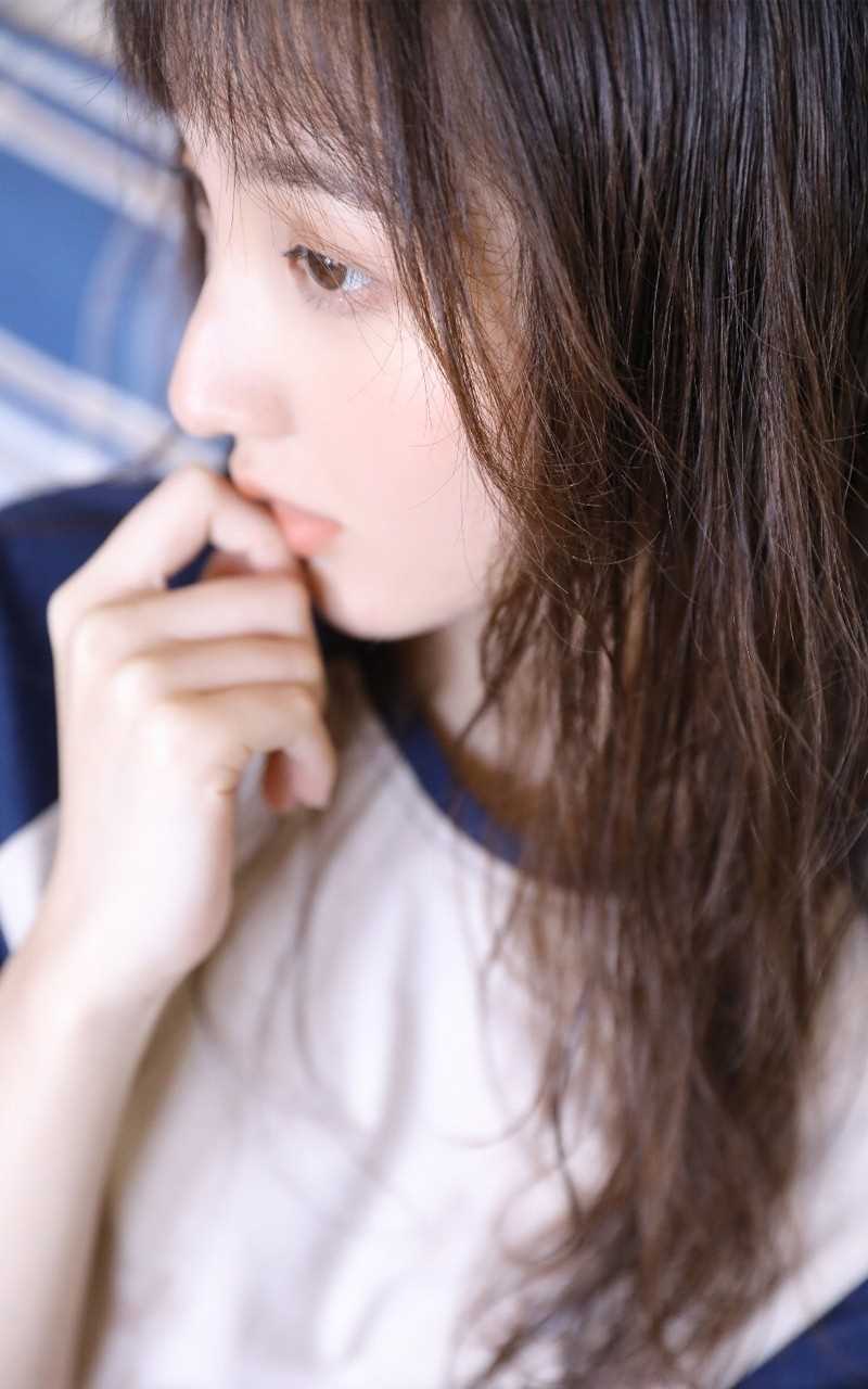 精选元气软妹乖巧可人美女慵懒居家自然养眼清纯图册