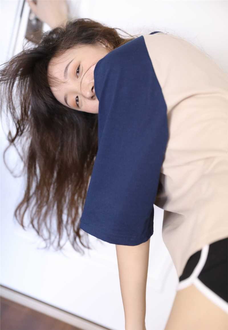 精选元气软妹乖巧可人美女慵懒居家自然养眼清纯图册