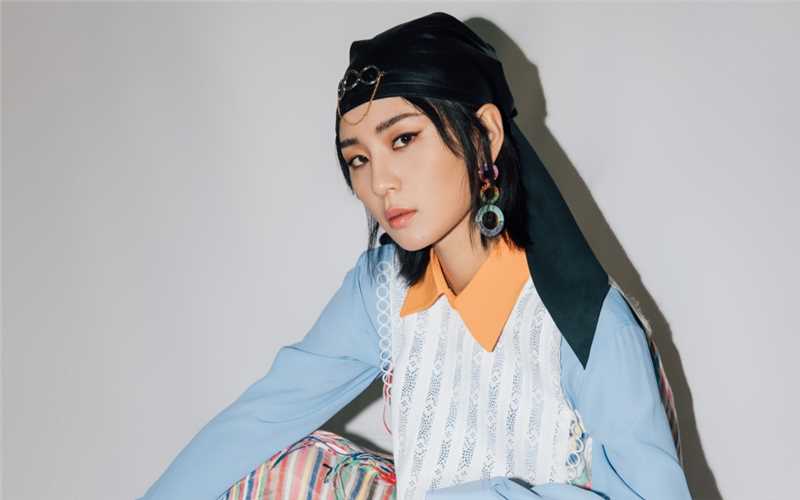 最新邪魅夜店女王气场美女周笔畅淑雅清纯个人服饰图集