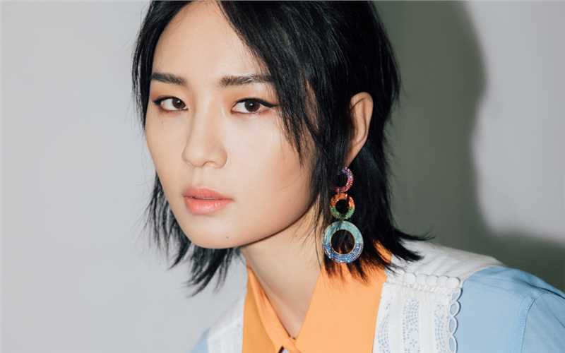 最新邪魅夜店女王气场美女周笔畅淑雅清纯个人服饰图集