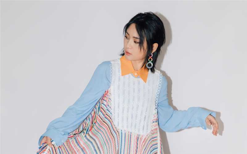 最新邪魅夜店女王气场美女周笔畅淑雅清纯个人服饰图集