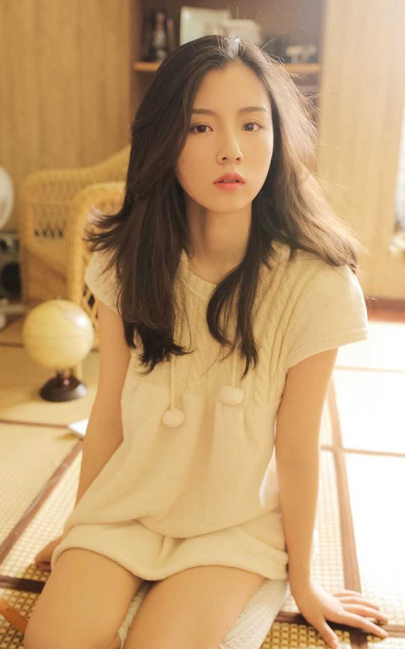 清纯养眼的居家美女甜美白袜子控短裤内衣情趣诱惑