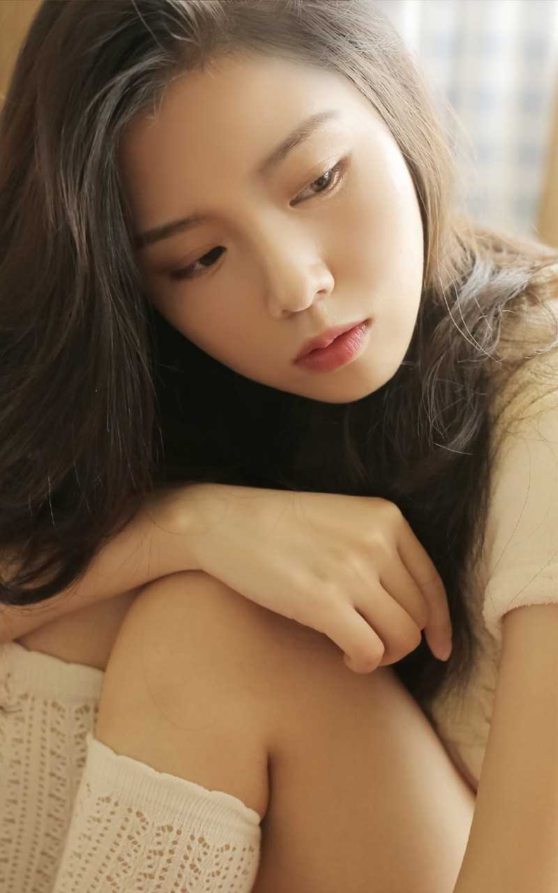 清纯养眼的居家美女甜美白袜子控短裤内衣情趣诱惑