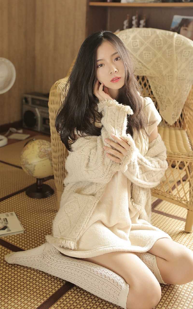 清纯养眼的居家美女甜美白袜子控短裤内衣情趣诱惑