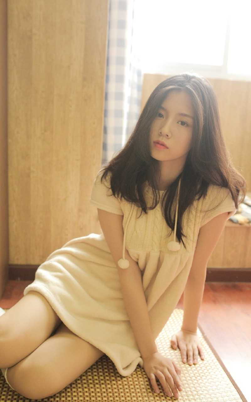 清纯养眼的居家美女甜美白袜子控短裤内衣情趣诱惑