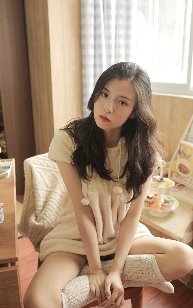 清纯养眼的居家美女甜美白袜子控短裤内衣情趣诱惑