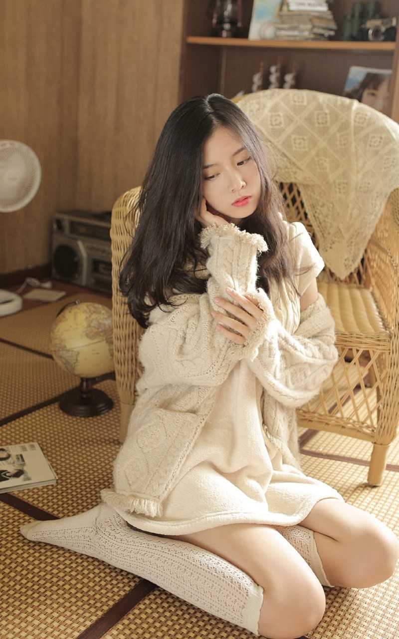 清纯养眼的居家美女甜美白袜子控短裤内衣情趣诱惑