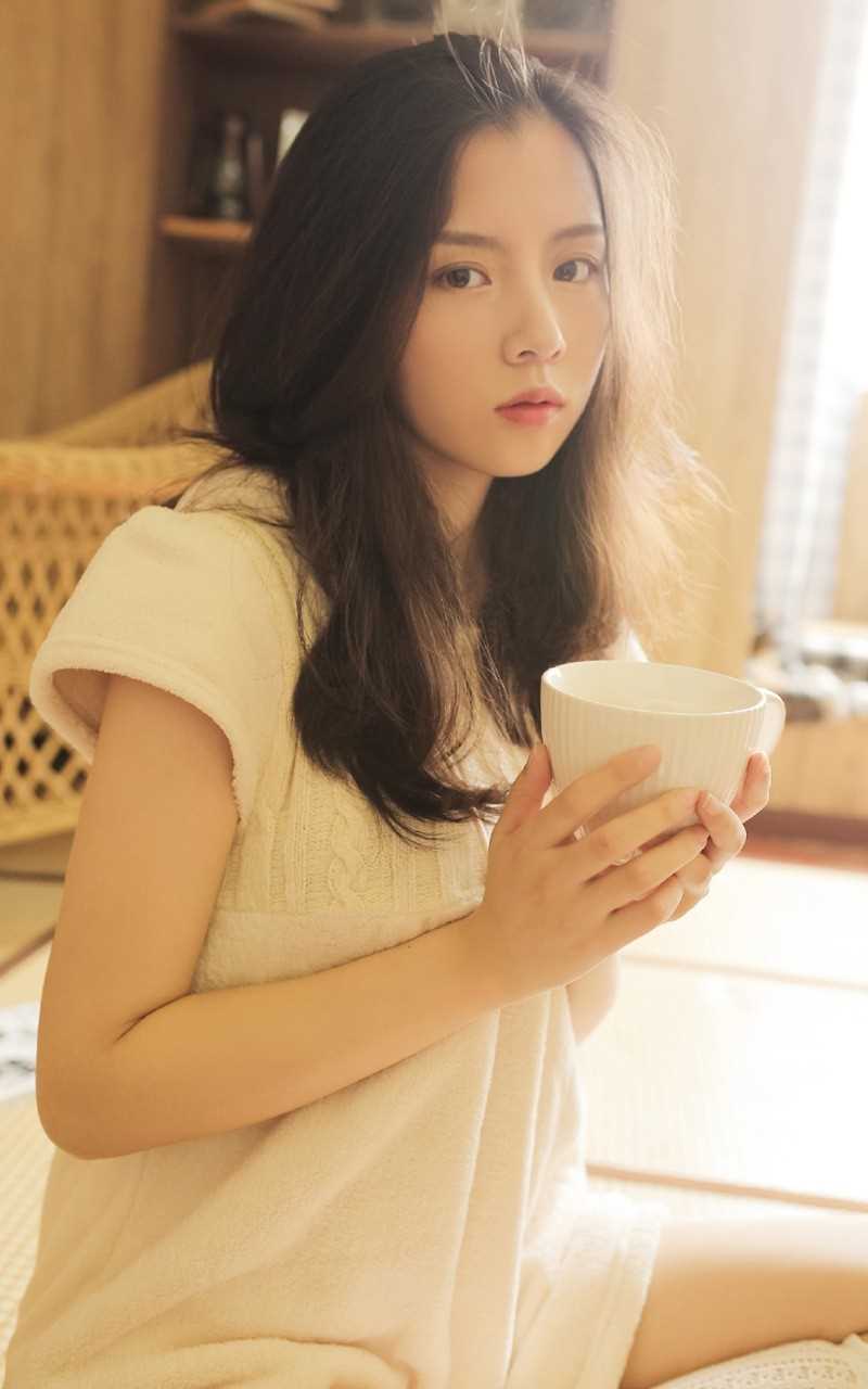 清纯养眼的居家美女甜美白袜子控短裤内衣情趣诱惑