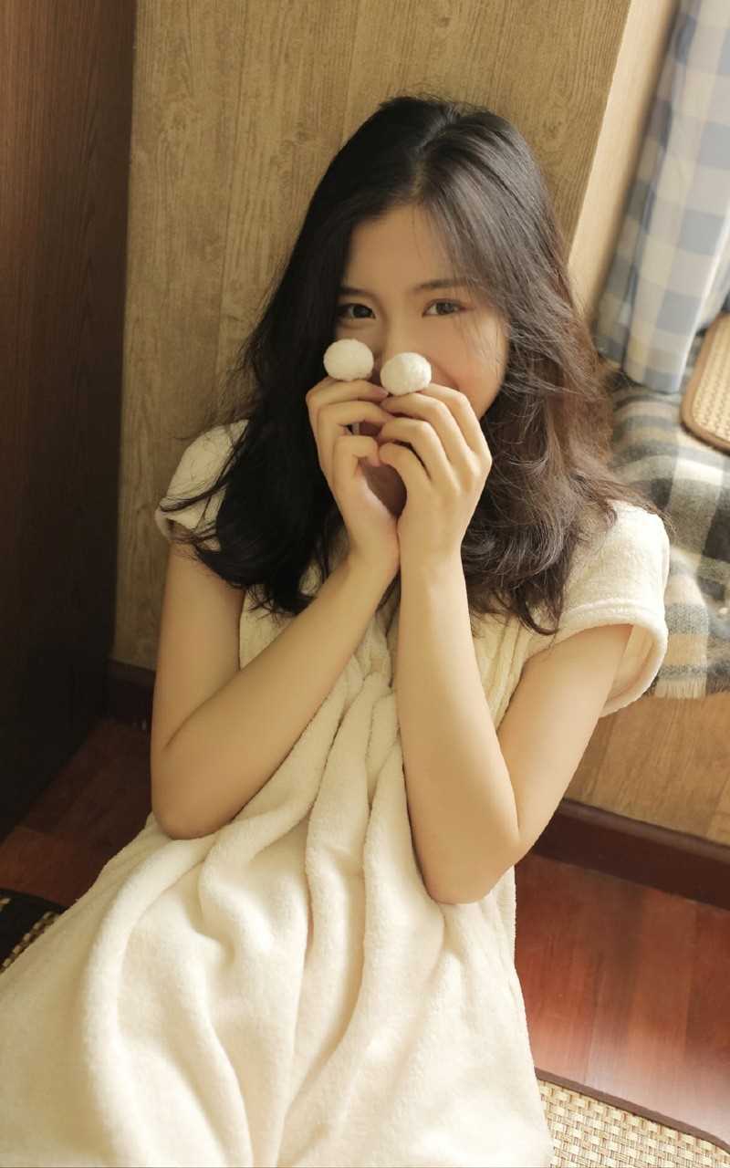 清纯养眼的居家美女甜美白袜子控短裤内衣情趣诱惑