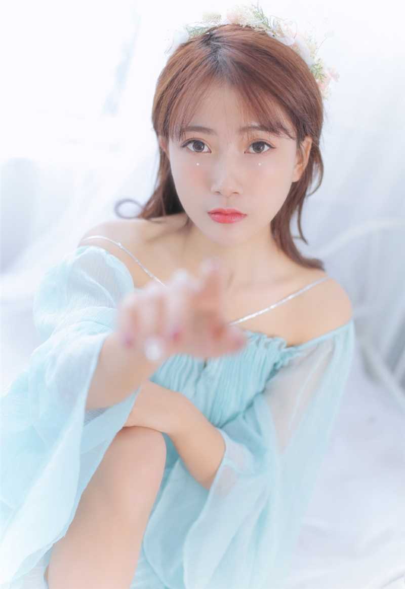 最新梦幻仙气露肩纱裙美女清纯香艳人体诱惑性感图集