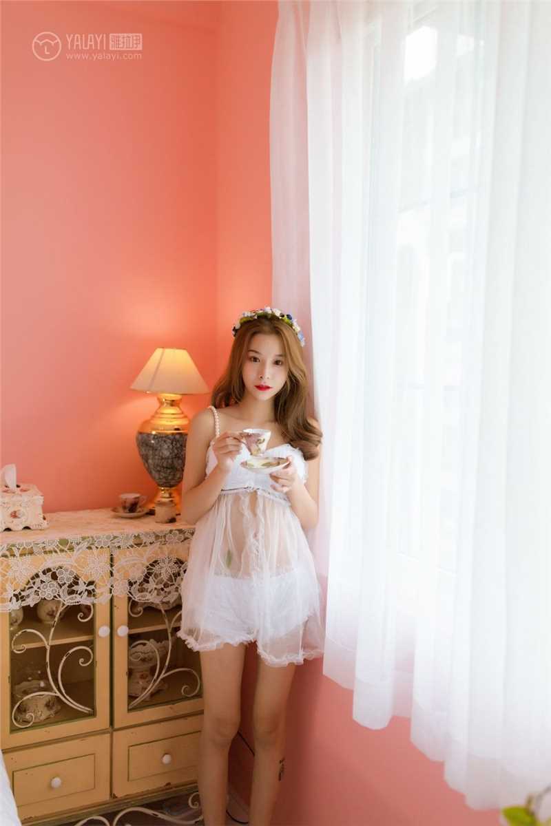 优质粉色系绝色美女房客性感红唇曼妙身姿透视装私房色片相册