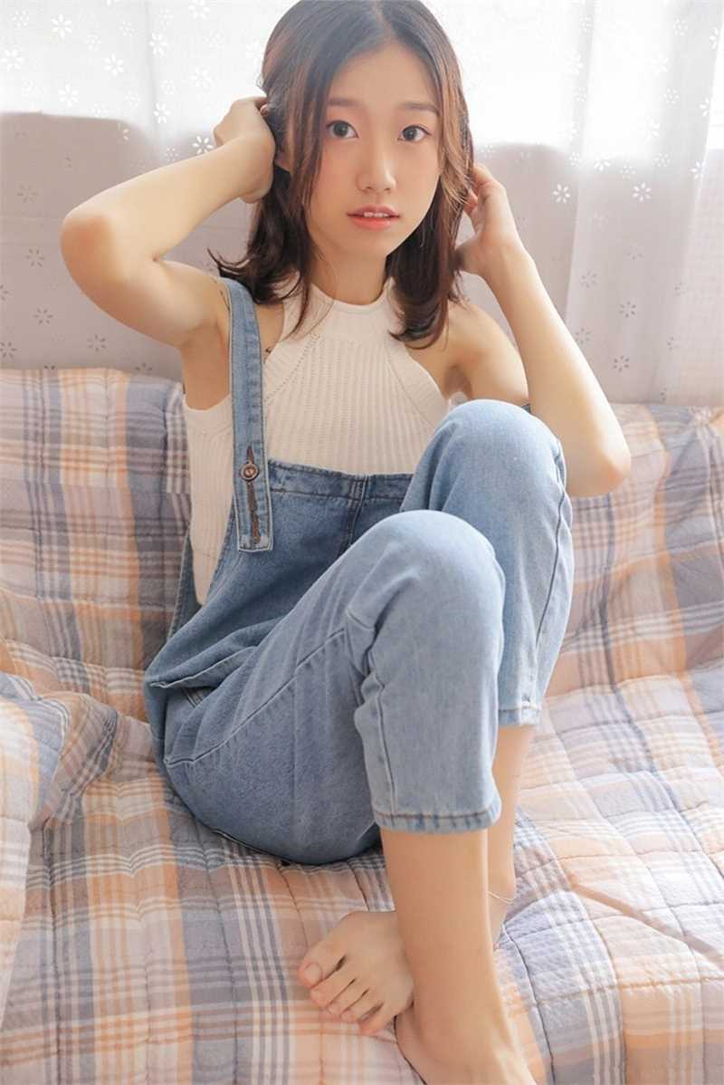 最新吊带牛仔裤美女清纯氧气模特妖娆诱人甜美图集