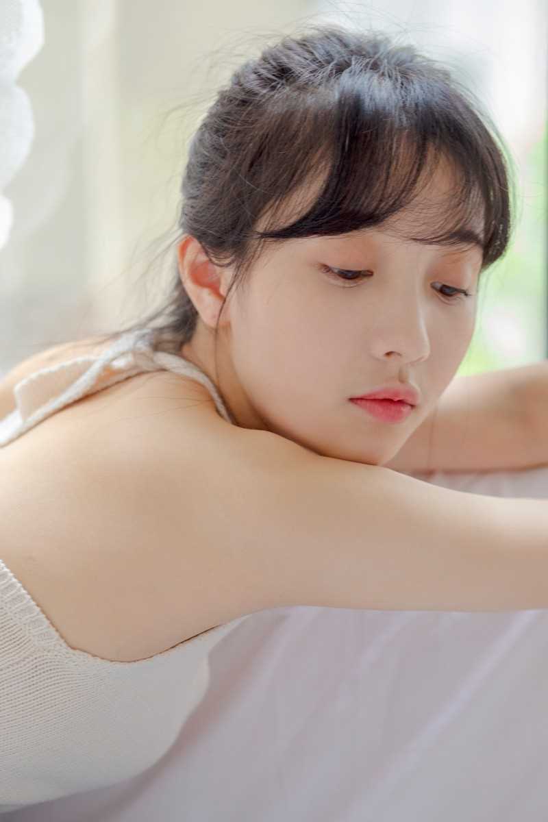 最新清纯美女极品尤物吊带酥胸惹火性感壁纸