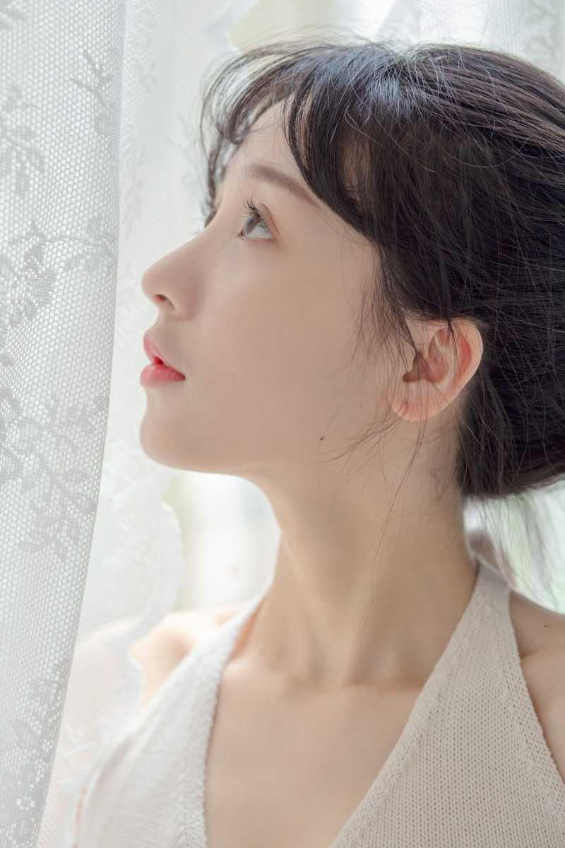 最新清纯美女极品尤物吊带酥胸惹火性感壁纸