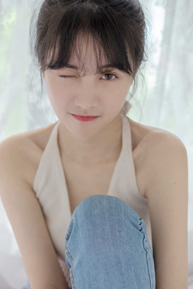 最新清纯美女极品尤物吊带酥胸惹火性感壁纸