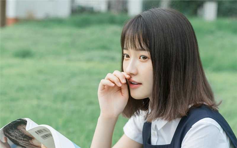 氧气美女户外小清新淑女装养眼清纯图片