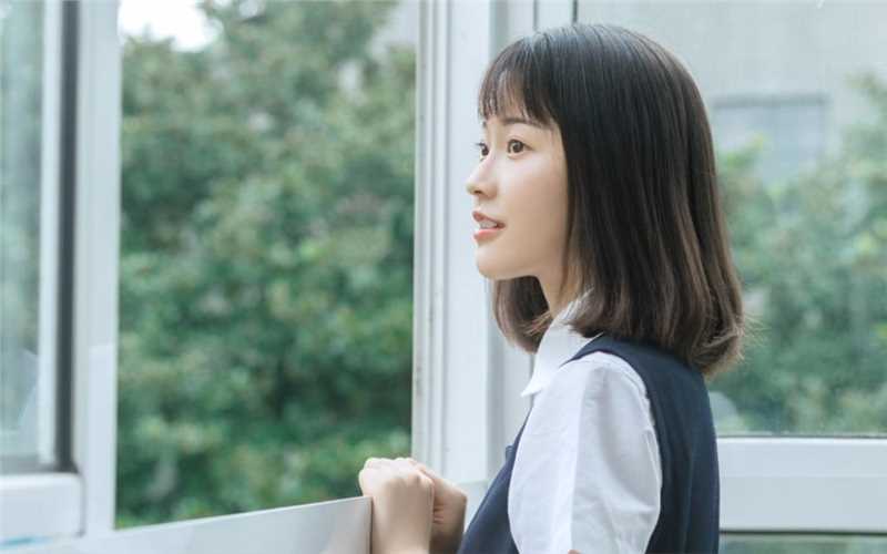 氧气美女户外小清新淑女装养眼清纯图片