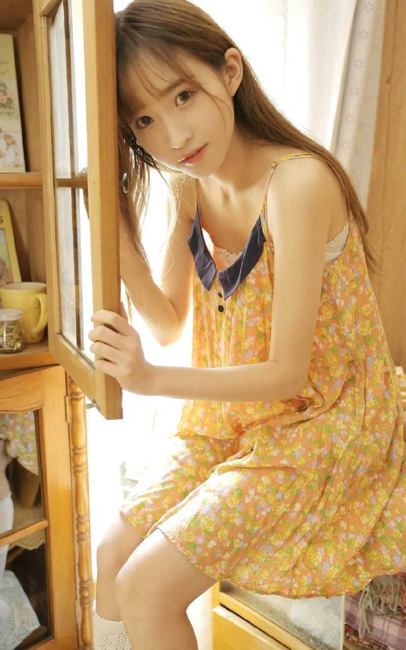 清纯白丝校花美女天然氧气稚嫩养眼私房
