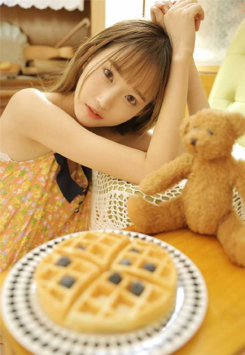 清纯白丝校花美女天然氧气稚嫩养眼私房