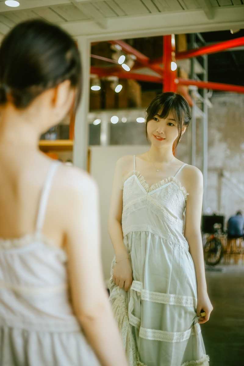 最新文艺白皙漂亮美女吊带水手制服清纯惹火私房壁纸