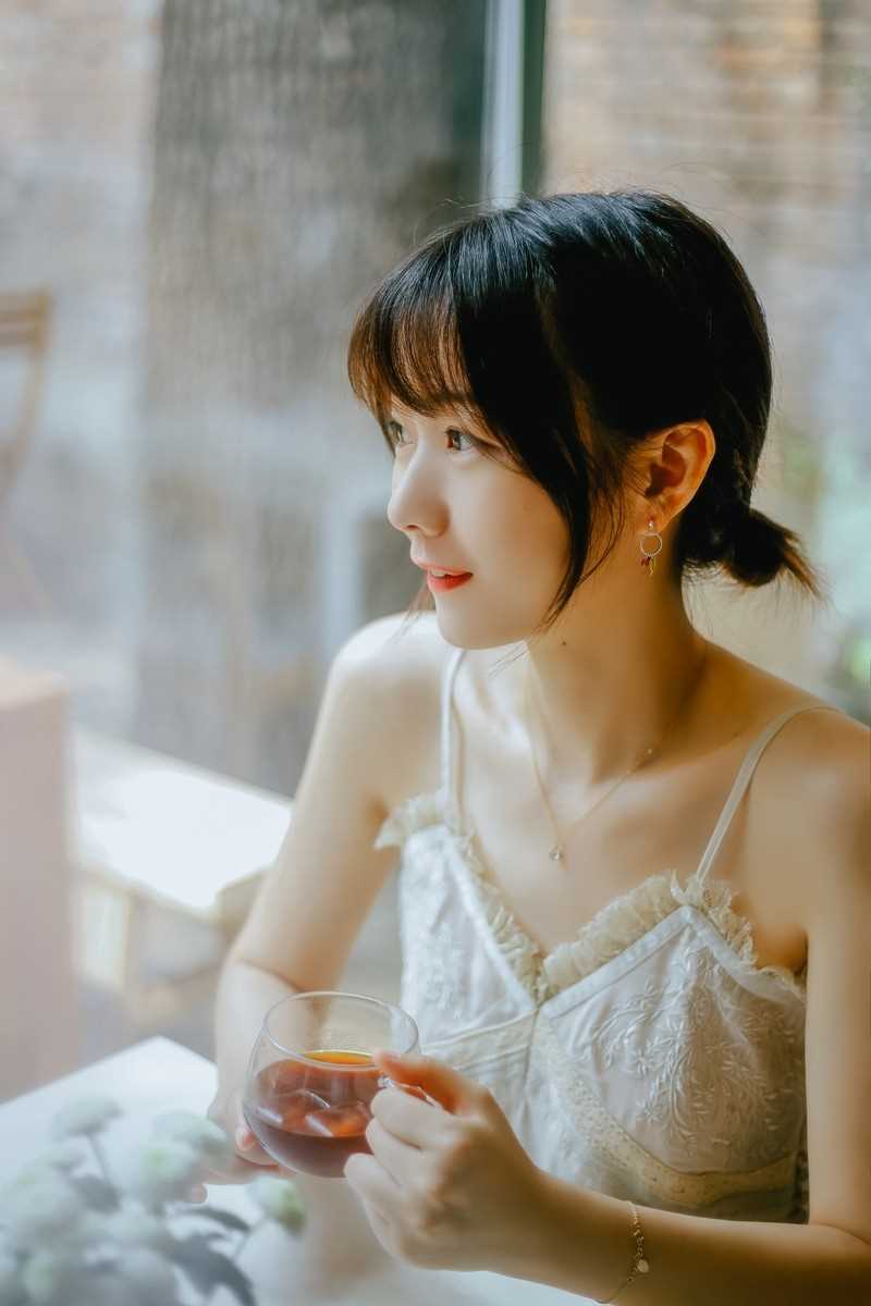 最新文艺白皙漂亮美女吊带水手制服清纯惹火私房壁纸