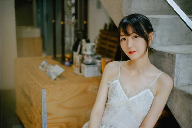 最新文艺白皙漂亮美女吊带水手制服清纯惹火私房壁纸