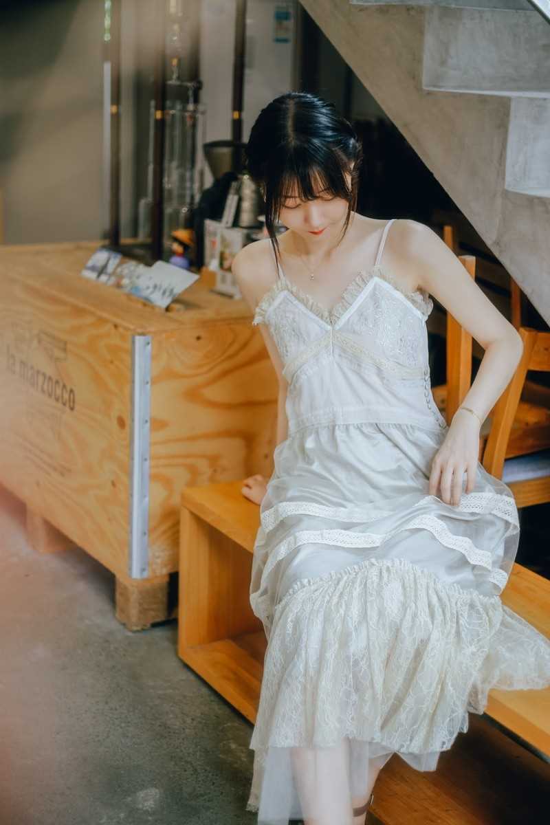 最新文艺白皙漂亮美女吊带水手制服清纯惹火私房壁纸