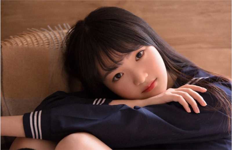 精选90后校园美女清纯水手制服袜子大长腿养眼图片图册