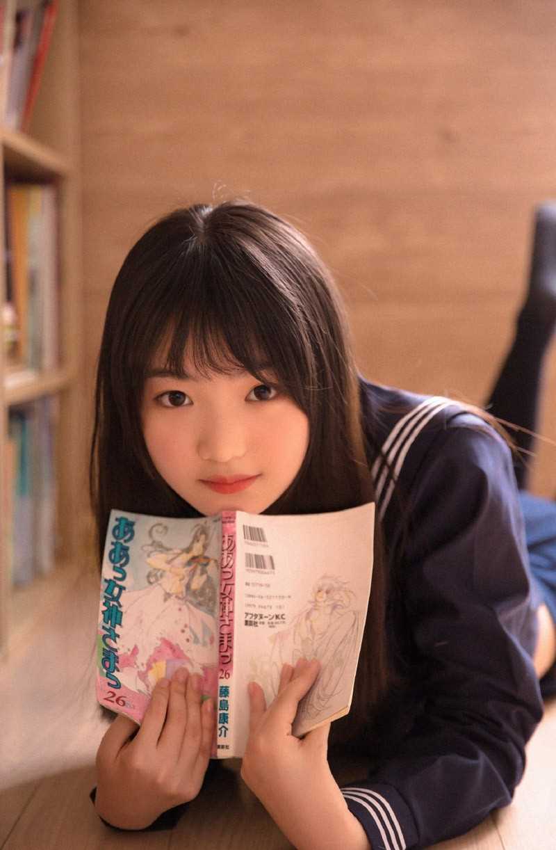 精选90后校园美女清纯水手制服袜子大长腿养眼图片图册