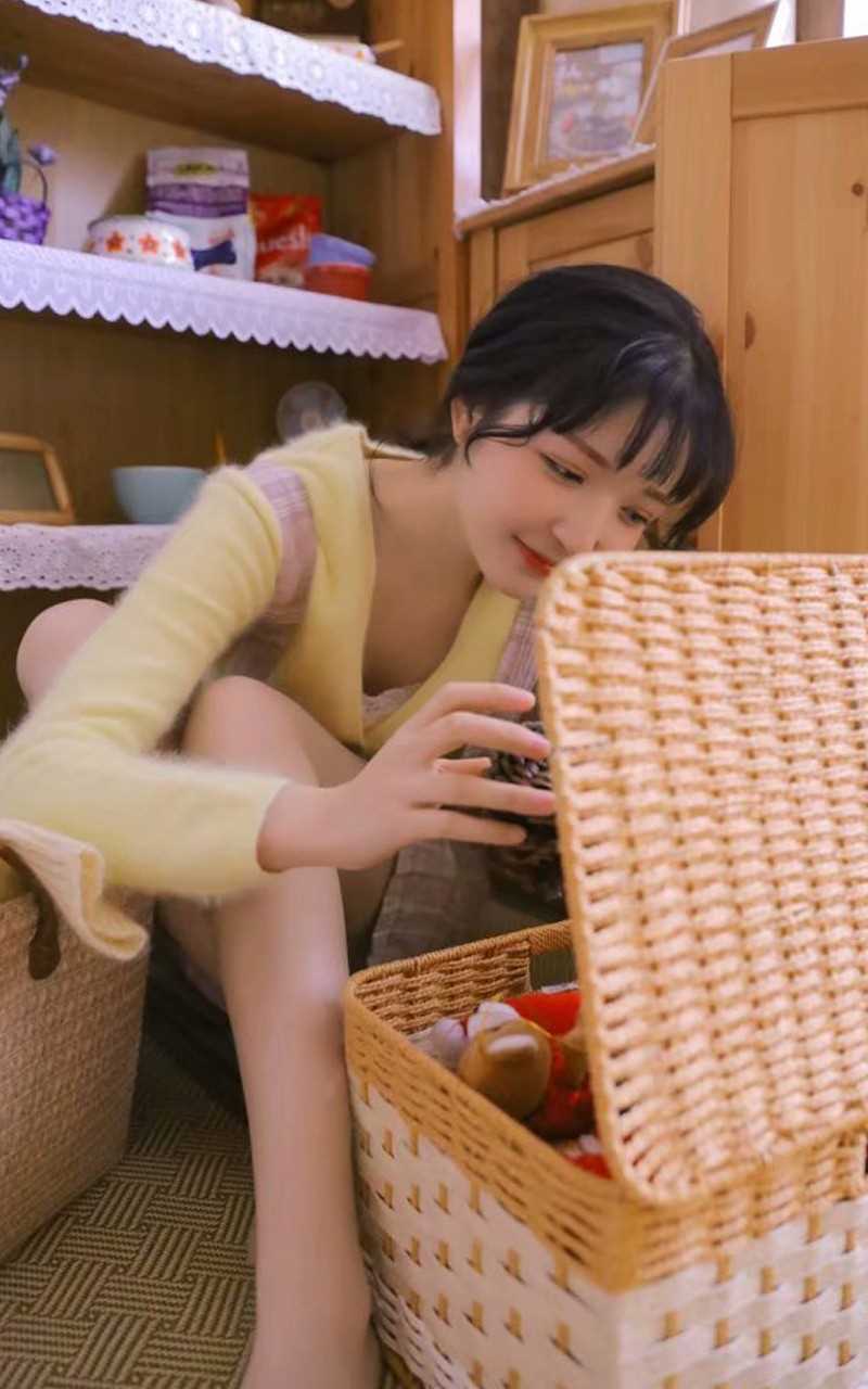 最新清纯可爱少女小清新私房撩人抚媚动作壁纸
