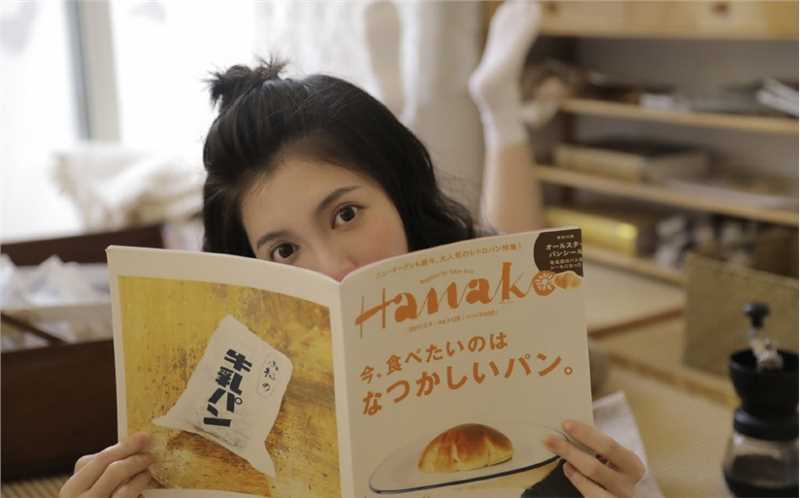 最新嘟嘴俏皮可爱美女居家私房清纯懒散壁纸