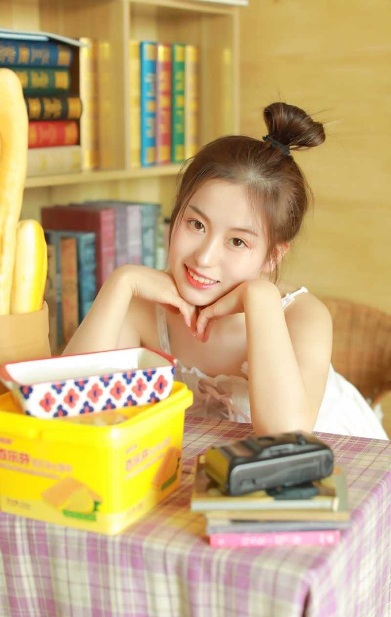 最全丸子头萝莉少女吊带长裙清纯大胸美女图片相册