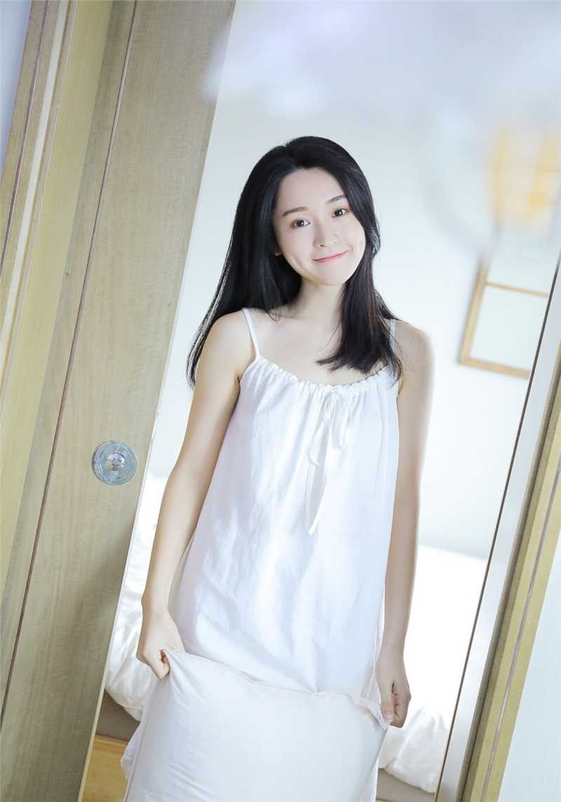 高清吊带长裙少女床上惹火清纯气质诱人养眼图集